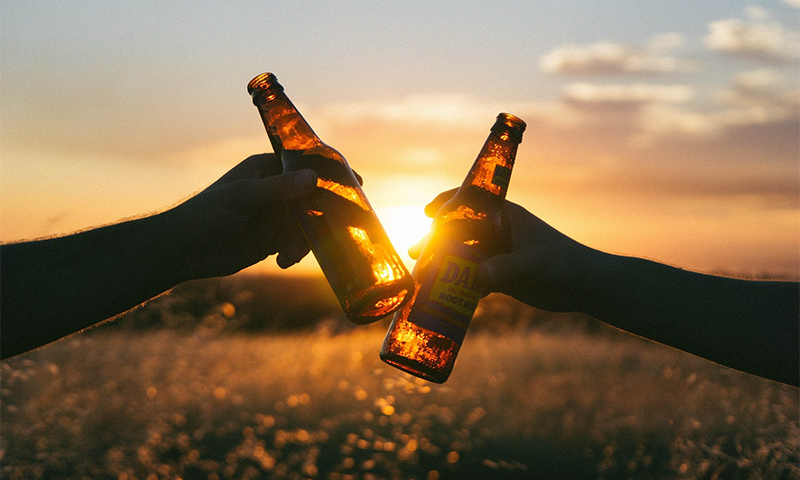 Bier im Sonnenuntergang
